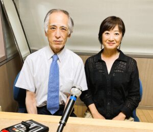 ラジオ出演の際のアナウンサーと院長の写真